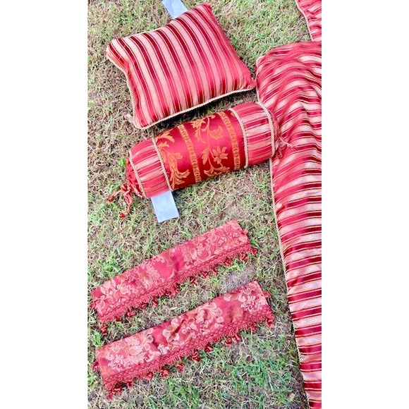 Comforter Set Mighty Tact Full/Queen Size Comforter 86" x 86" Dated 2010 - Picture 4 of 14